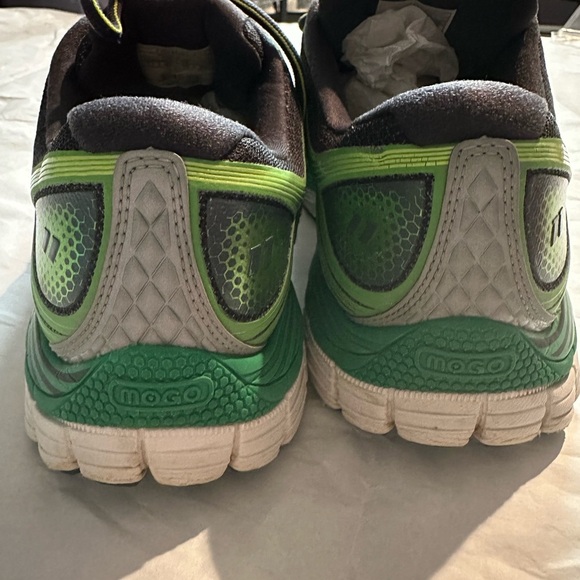 Brooks Dynamic Gray and Green Sneakers - Picture 12 of 14